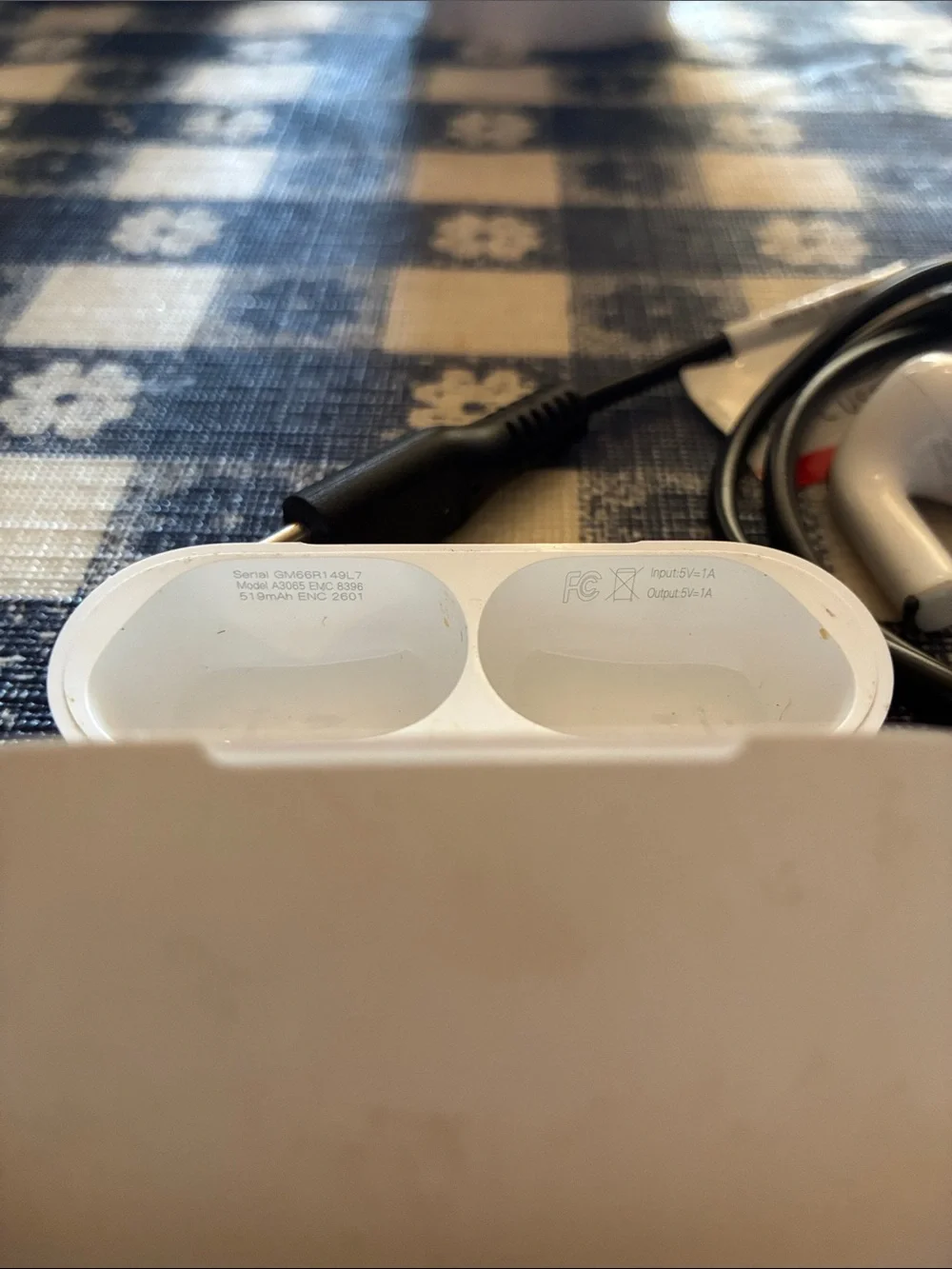 Apple White Wireless Earbuds with Charging Case, Cable & Wall Adapter